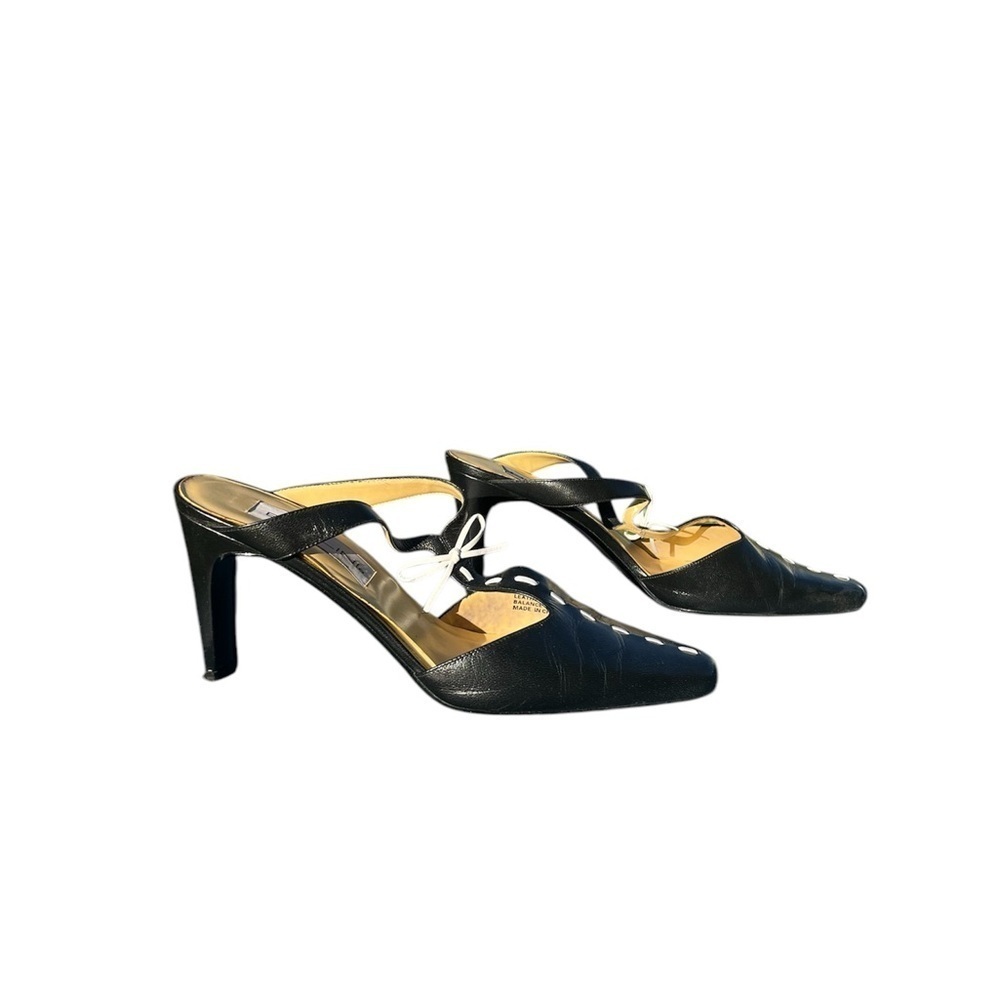 Women’s black square toe, white frontal bowtie heels by Bellini size 10